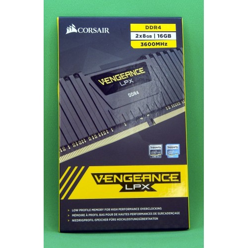 Память DDR4 2x8Gb 3600MHz Corsair CMK16GX4M2D3600C18 RTL PC4-28800 CL18 DIMM 288-pin 1.35В