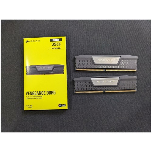 Память DDR5 2x16Gb 5200MHz Corsair CMK32GX5M2B5200C40 Vengeance RTL PC5-41600 CL40 DIMM 288-pin 1.25В