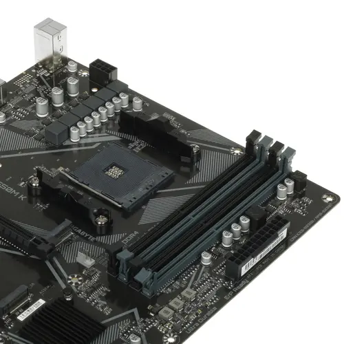 Материнская плата Gigabyte B550M K Soc-AM4 AMD B550 4xDDR4 mATX AC`97 8ch(7.1) GbLAN RAID+HDMI