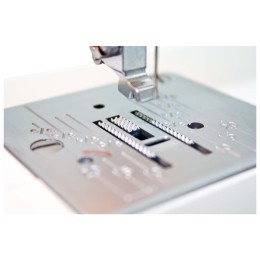 Швейная машина JANOME Legend LE20 белый/рисунок