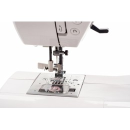Швейная машина COMFORT 200A белый