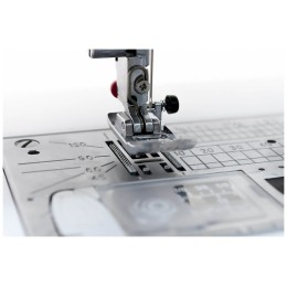 Швейная машина JANOME Skyline S3 белый